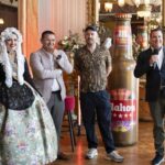 Mahou rinde homenaje a la grandeza de las Hogueras con una Edición Especial creada por Antonyo Marest