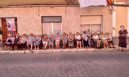 Reconocimiento al fotógrafo municipal de El Campello por una imagen captada en 2022 que da visibilidad a las personas mayores