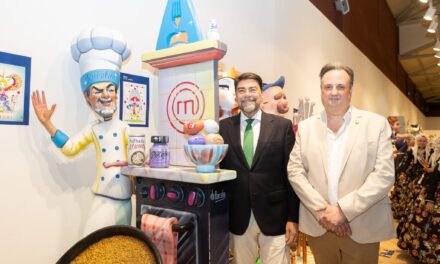 Els millors ninots de fogueres i barraques busquen ho indulte en una exposició que es pot veure en la Llotja fins al 15 de juny 