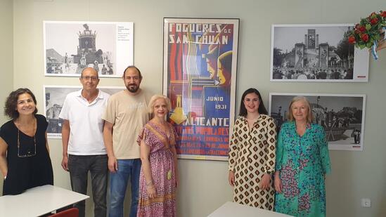 El Archivo Municipal de Alicante rememora los orígenes de las Hogueras con una exposición de bocetos, carteles, fotografías y llibrets de 1928 a 1936