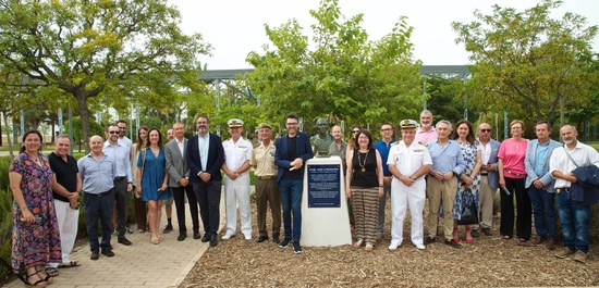 La Universitat d’Alacant ret homenatge a Jordi Joan amb la inauguració d’un bust commemoratiu