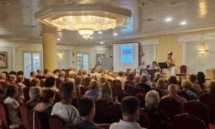 Elda acull la II Trobada de Poetes amb 70 participants de tota la Comunitat Valenciana