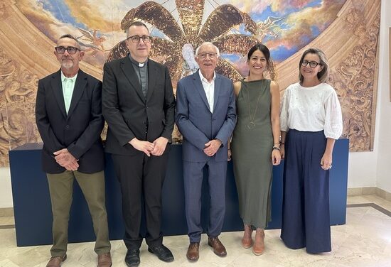 El Patronato del Misteri d’Elx presenta al Portaestandarte y las Personalidades Electas para las representaciones de agosto