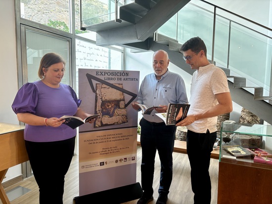 Orihuela acoge la exposición “Libro de artista”, una fusión entre literatura y arte visual