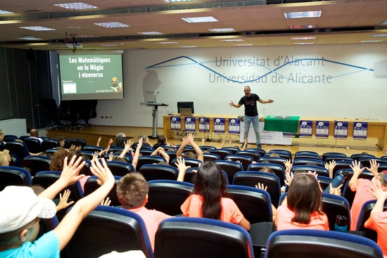 Verano de ciencia y diversión en la Universidad de Alicante