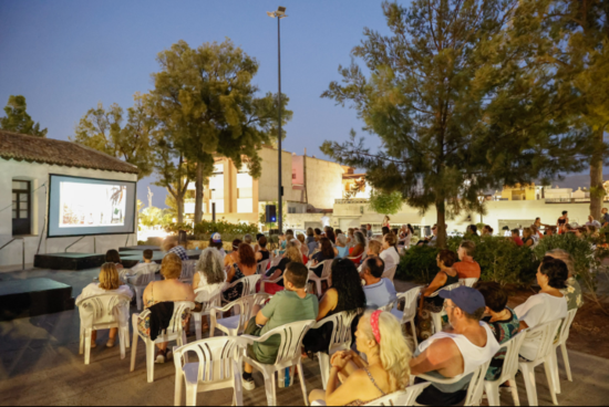 La sección de ‘Cine al Carrer’ calienta los motores  del 37 Festival de Cine de l’Alfàs 
