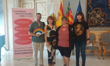Alacant commemora el Dia de l’Orgull i defensa el respecte a la diversitat en un acte institucional en el Saló Blau
