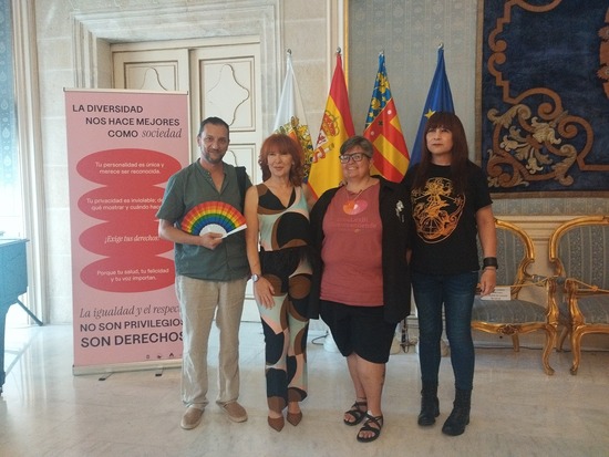 Alicante conmemora el Día del Orgullo y defiende el respeto a la diversidad en un acto institucional en el Salón Azul