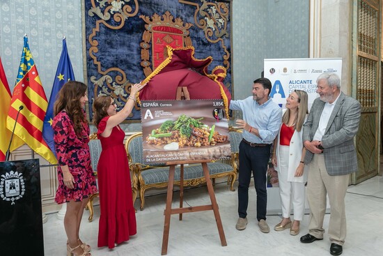 Alicante Capital Española de la Gastronomía recorrerá España y Europa a través de un sello postal