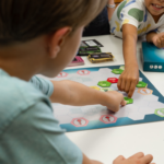 El juego de mesa creado en Alicante que promueve la salud y la defensa del medio ambiente llega a colegios, asociaciones y fundaciones