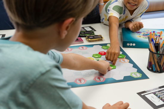 El juego de mesa creado en Alicante que promueve la salud y la defensa del medio ambiente llega a colegios, asociaciones y fundaciones