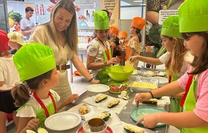 El CERCA celebra la seua 18a Escola d’Estiu i forma a més de 300 menors amb el programa ‘Cuinant Somriures’