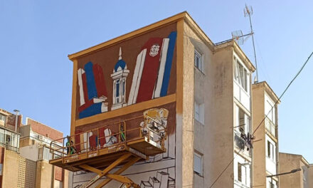 Benidorm intervé la façana d’un edifici en Foietes amb dos murals per a difondre la història, cultura i tradicions locals