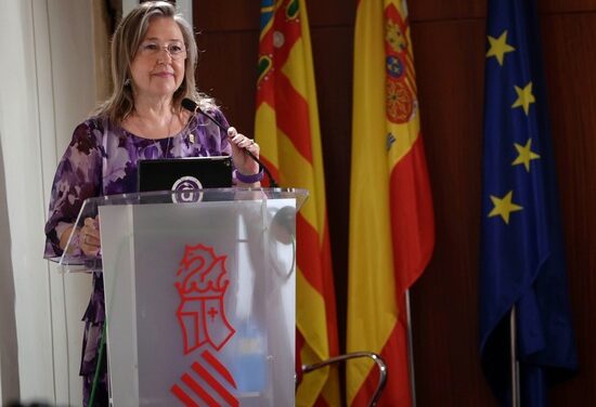 Mar Iglesias toma posesión de su cargo como académica de la AVL