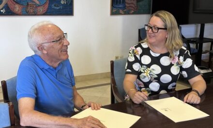 Aigües d’Elx renova el seu compromís amb el Misteri d’Elx mitjançant un nou conveni de col·laboració