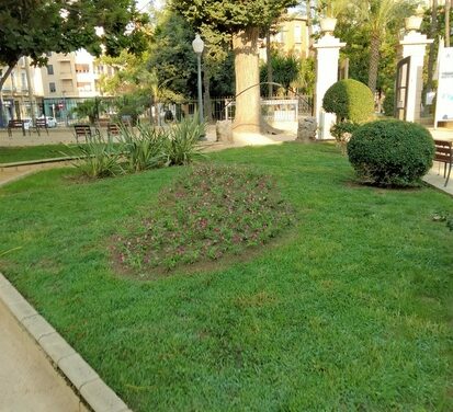 Alicante reabre el Panteón de Quijano tras el resembrado del césped, plantación y labores de mantenimiento