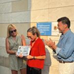 El Casco Antiguo se emociona durante la inauguración de la calle dedicada a María Dolores Peretó, ‘La Boti’
