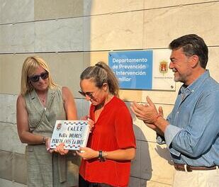 El Casco Antiguo se emociona durante la inauguración de la calle dedicada a María Dolores Peretó, ‘La Boti’