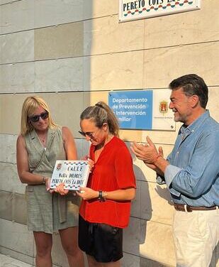 El Barri antic s’emociona durant la inauguració del carrer dedicat a María Dolores Peretó, ‘La Boti’
