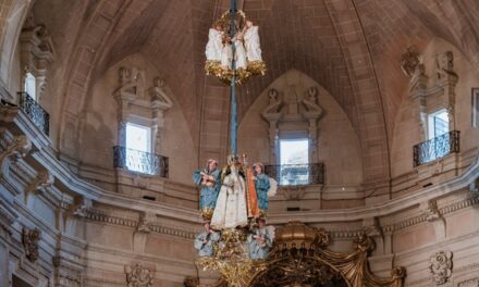 El goig es desborda en Santa María d’Elx en la coronació de la Mare de Déu
