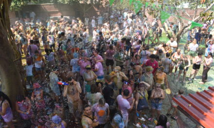 4.000 personas arropan a la elefanta Petita en su 53º cumpleaños en Terra Natura Benidorm