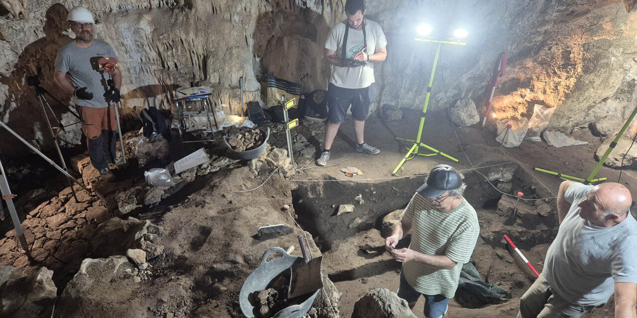 El MARQ reabre la Cova de l’Or de Beniarrés tras ampliar el espacio expositivo y mejorar la musealización 
