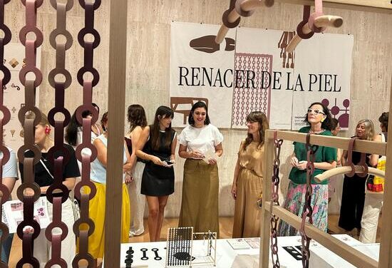 El MACA y la EASDA inauguran la exposición «Renacer de la piel» Diseño y economía circular