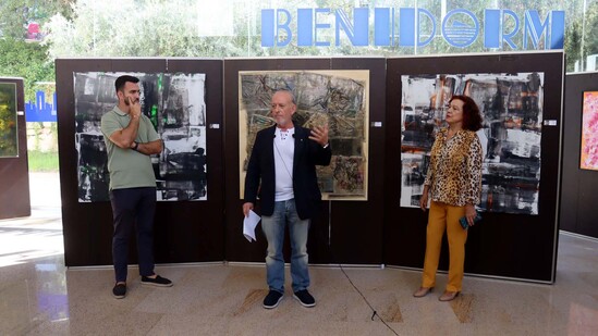 El Espai d’Art del Ayuntamiento de Benidorm alberga la muestra ‘Fantasías oníricas’ del pintor Juan J. Alió