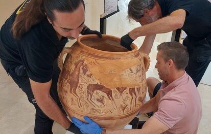 El Vas dels Guerrers de La Serreta d’Alcoi torna a casa després de la seua exitosa estada en el MARQ d’Alacant