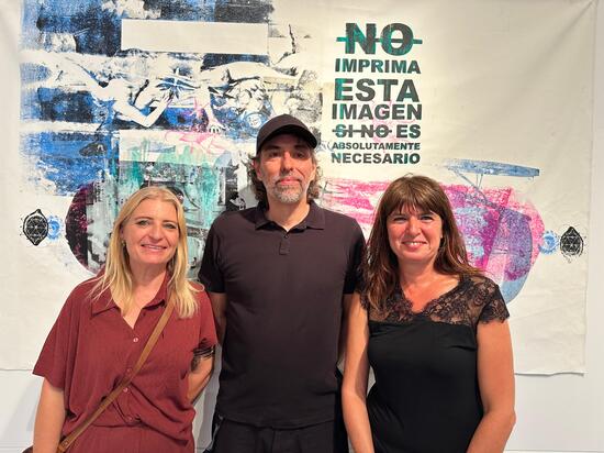 La  Casa de Cultura de El Campello acoge hasta el 16 de noviembre el proyecto expositivo «No imprima esta imagen si no es absolutamente necesario”, de David Gil Campesino