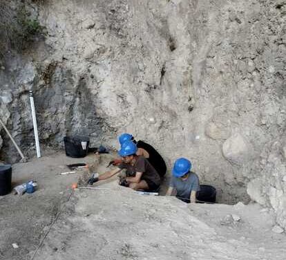 En marcha la excavación en el Abric del Cint para profundizar en la historia del poblamiento humano en la Serra de Mariola
