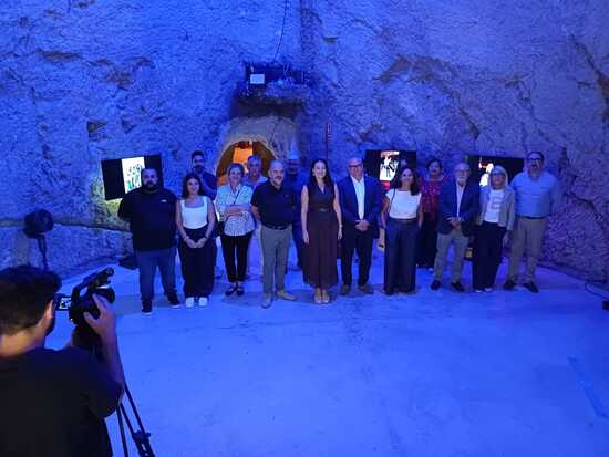 Arranca la exposición fotográfica “Nuestros desembarcos y desfiles” de la Federación de Moros y Cristianos de Alicante