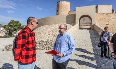 El Ayuntamiento de Elda inicia una nueva fase de los trabajos de restauración del Castillo que permitirán recuperar y poner en valor su fachada principal en los próximos meses   