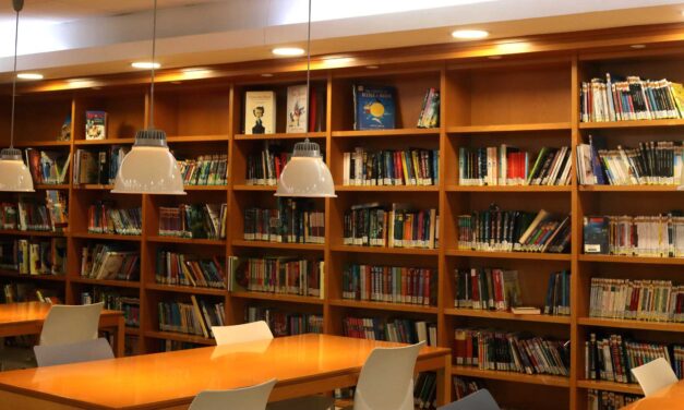 La Biblioteca Central de Benidorm inaugura el ciclo ‘Encuentros con autor’ con Luis Miguel Morán Bregel