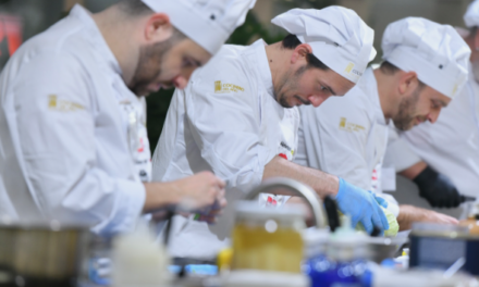 Xefs i professionals de sala d’establiments amb estrela Michelin competeixen a Alacant per a aconseguir la gran final del “Cuiner i Cambrer de l’Any”