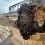 El Ayuntamiento de Alcoy repone las placas artísticas del Viaducto de Canalejas tras su sustracción