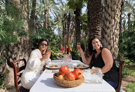 Madre e hija viven un fin de semana como reinas gracias a las granadas de Elche