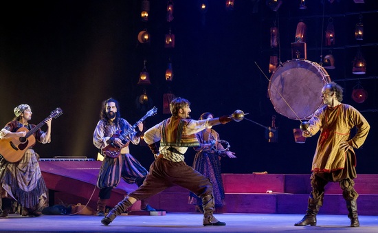 “Farra” llega al Teatro Chapí con música, teatro, humor, danza y circo