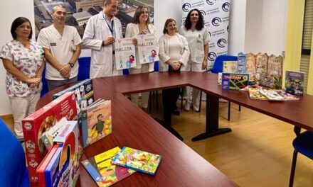 Família d’Oriola llança “Maleta Viatgera”, un espai de lectura i joc per a xiquets ingressats a l’Hospital Vega Baixa