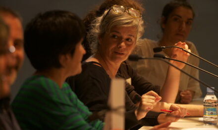 Les associacions teatrals denuncien com la Intel·ligència Artificial redueix la creativitat i amenaça als drets d’autor