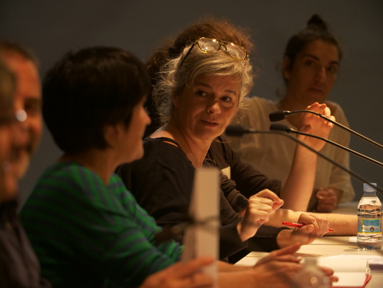 Las asociaciones teatrales denuncian como la Inteligencia Artificial reduce la creatividad y amenaza a los derechos de autor