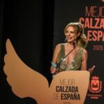 La presentadora Paula Vázquez recibe el galardón a la Mejor Calzada de España 2025 en una brillante gala celebrada anoche en el Teatro Castelar de Elda
