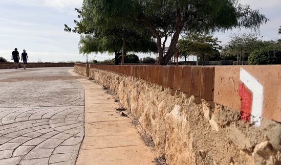 Convega incorpora el tramo de Cabo Roig al Sendero del Mediterráneo tras la apertura del paseo marítimo