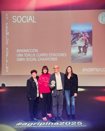 La campaña “Una toalla, cuatro estaciones” desarrollada por la cooperativa MakinAcciónpara Obra Social Caixapetrer se alza con el premio “Social” en los Premios Agripina 
