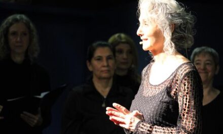 La obra de la poeta Dulce María Loynaz y la coral “Alquimia” ponen voz y música a una jornada del 25N en El Campello plagada de mensaje y repulsa a la violencia machista