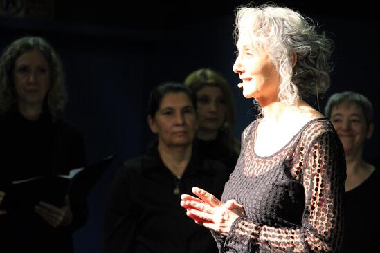 La obra de la poeta Dulce María Loynaz y la coral “Alquimia” ponen voz y música a una jornada del 25N en El Campello plagada de mensaje y repulsa a la violencia machista