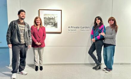 La exposición de fotografía y pintura de Sol Spinelli y Pedro Coiro ya puede visitarse en la Casa de Cultura de El Campello hasta el 18 de enero