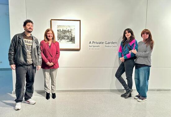 La exposición de fotografía y pintura de Sol Spinelli y Pedro Coiro ya puede visitarse en la Casa de Cultura de El Campello hasta el 18 de enero