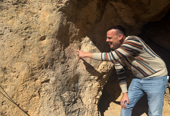 El Ayuntamiento de Elda inicia las obras de conservación y difusión del abrigo con arte rupestre ubicado en el enclave de Camara