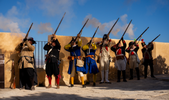 El Castillo de Santa Bárbara recrea su reconquista y la Guerra de Sucesión este Puente